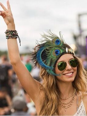 Peacock Feather Rhinestone Headband – Statement Headpiece 🦚✨